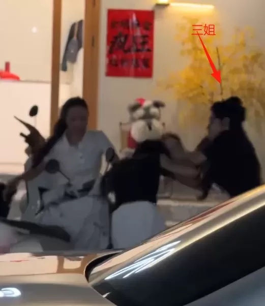 网传女装店“7月”老板娘蔡跑跑长期靠做三发家事件