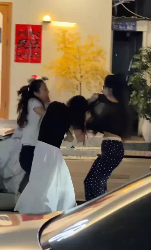 网传女装店“7月”老板娘蔡跑跑长期靠做三发家事件